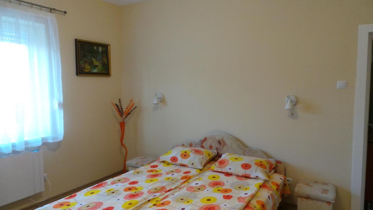 Rozalia Apartman Gyula Ngoại thất bức ảnh